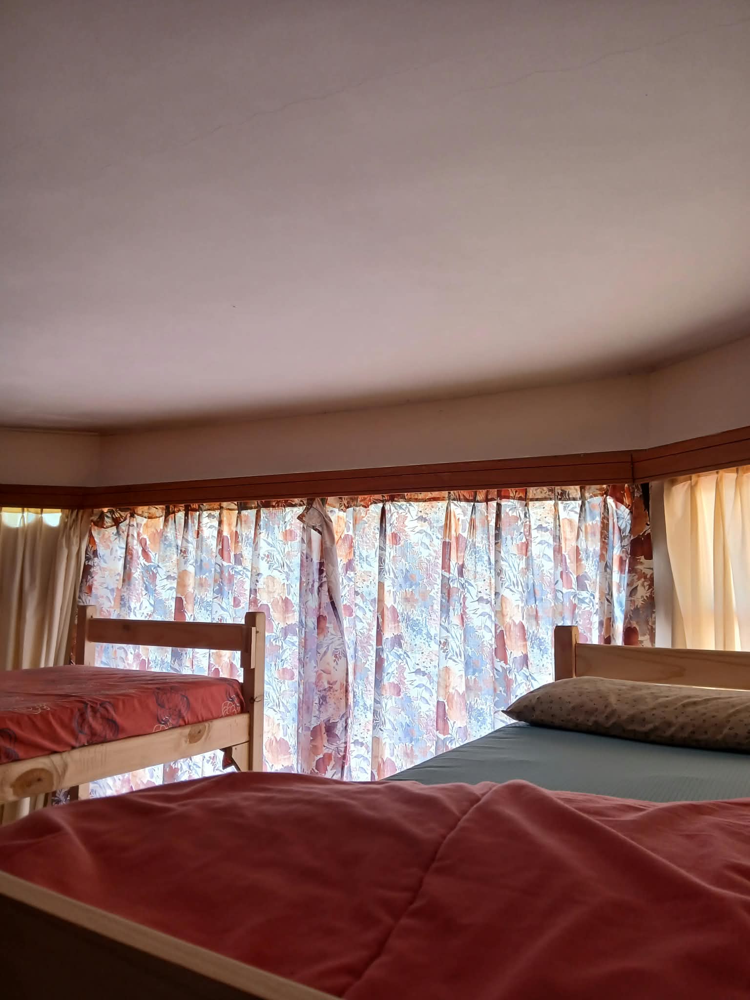 Dormitorio compartido de la comunidad